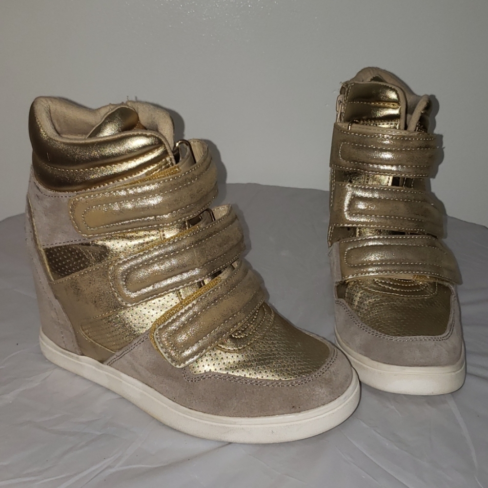 Aldo about 4" sneaker wedge bootie gold gray